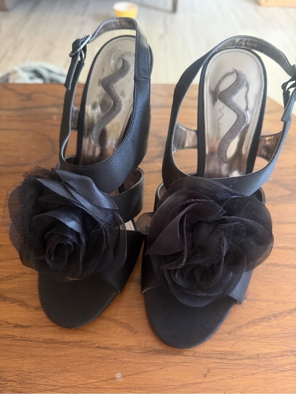 Women's Black Floral-Accent Slingback Heels
